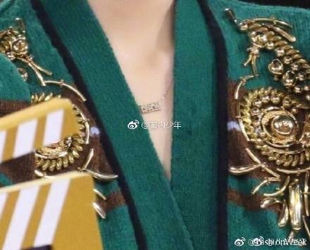 章子怡项链上写了什么字 章子怡项链上写女儿名字被赞