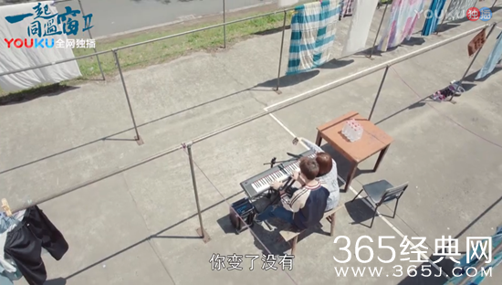 一起同过窗2钟白和任逸帆唱的是什么歌 一起同过窗2钟白任逸帆宿舍楼下唱的歌叫什么名字