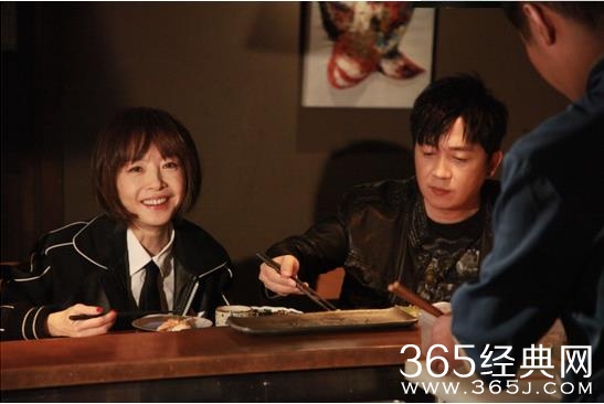 鲁豫潘粤明嘎酒是什么情况 潘粤明为什么和鲁豫喝上酒了