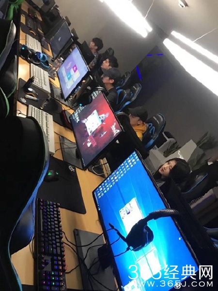 王俊凯刘昊然吃鸡完整视频 王俊凯刘昊然在哪个网吧开黑的