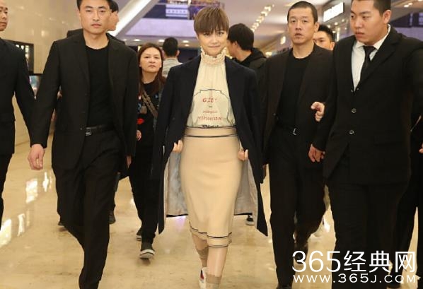 李宇春出席活动首穿裙装 李宇春穿裙装好看吗