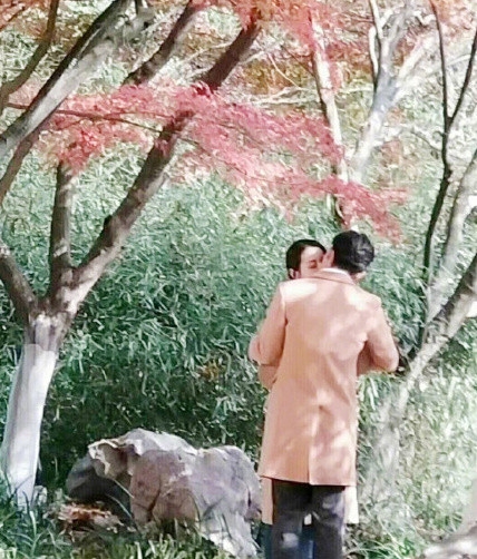 迪丽热巴杭州拍戏被偶遇 迪丽热巴在杭州和郑伦拍的什么戏