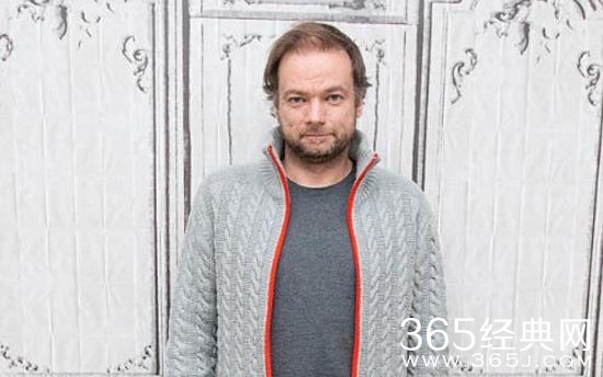 在黑暗中讲述的恐怖故事电影是什么改编的 在黑暗中讲述的恐怖故事电影故事是围绕什么展开的