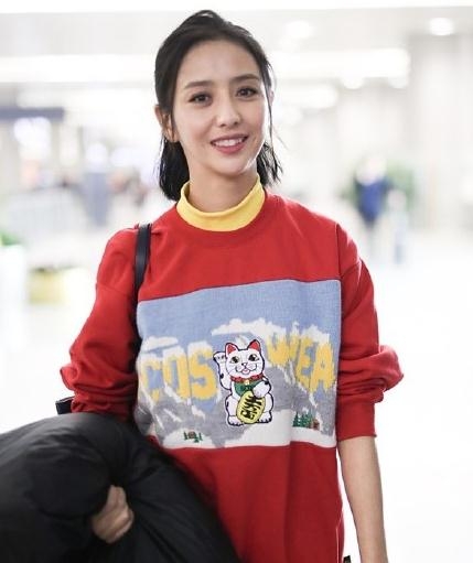 佟丽娅与郭京飞比V卖萌合影曝光 佟丽娅和郭京飞是什么关系