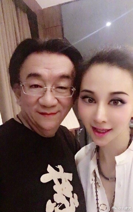 安娜金到底是不是侯耀华徒弟 侯耀华安娜金亲密合影曝光