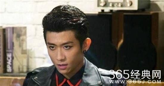 柒个我白欣欣喜欢哪个人格 柒个我白欣欣喜欢的是崔皓月吗