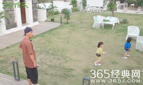 【综艺甜饼】第32期：陈小春应采儿夫妇刚在爸爸去哪儿5圈完钱，又来这了~