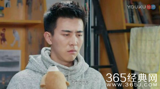 一起同过窗2余皓的灰色卫衣是什么牌子的 一起同过窗2余皓多少钱在哪儿可以买到