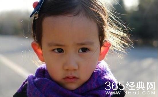 黄磊晒女儿照让网友找亮点 黄磊所说的亮点是什么