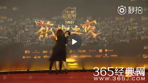 薛之谦参加活动被强吻是怎么回事 薛之谦参加活动被强吻视频观看地址