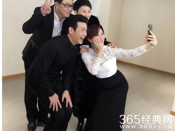 陆毅少女式合影姿势是什么意思 陆毅少女式合影姿势什么样