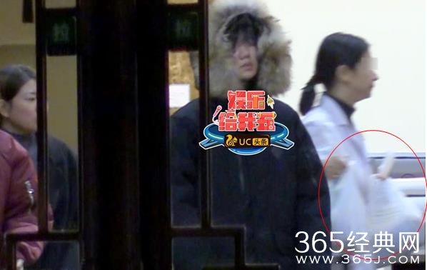 王源紧急回京看中医是怎么回事  王源生什么病了吗