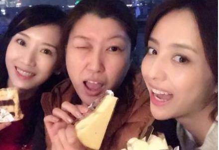 李念平安夜深夜探班佟丽娅 李念佟丽娅是什么关系