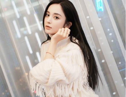 娜扎晒最新自拍被批网红脸 娜扎晒最新自拍什么样