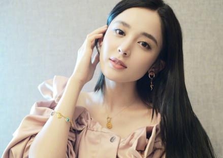 娜扎晒最新自拍被批网红脸 娜扎晒最新自拍什么样