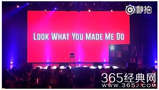 李艺彤回应唱英文歌 李艺彤唱英文歌跑调翻车现场视频