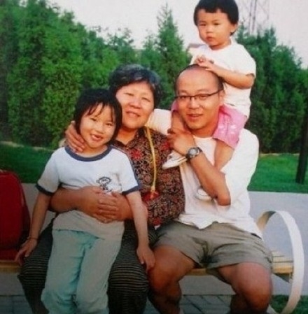 窦靖童奶奶是谁照片资料曝光 窦唯母亲为什么会在王菲家里过生日