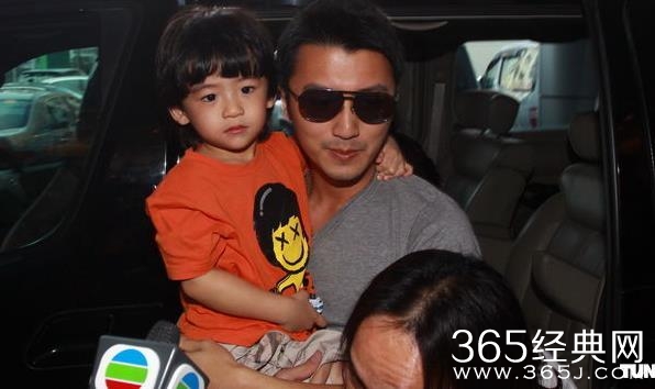 【红绿鲤娱】第十九期：谢霆锋甜蜜爆料和王菲天天像过节 而张柏芝那边累到吃饭睡着