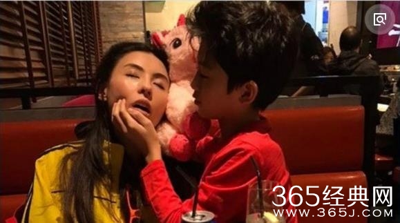 【红绿鲤娱】第十九期：谢霆锋甜蜜爆料和王菲天天像过节 而张柏芝那边累到吃饭睡着