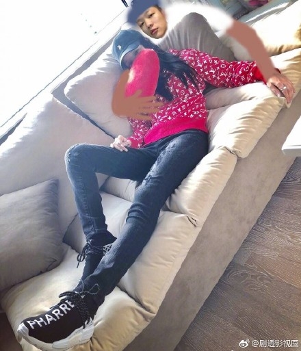 李小璐在pgone家过夜视频曝光 李小璐pgone举止亲密视频遭扒