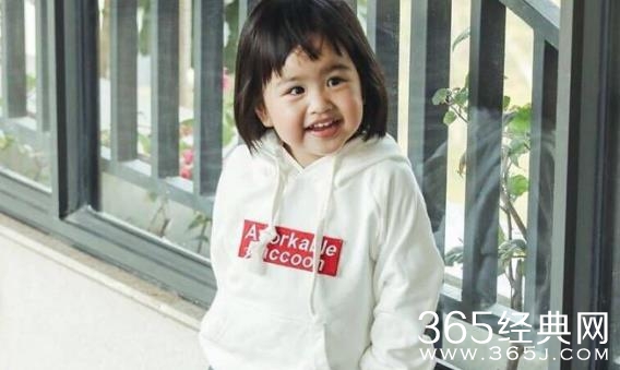 包文婧晒女儿包饺子近照 包饺子近照有没有变好看