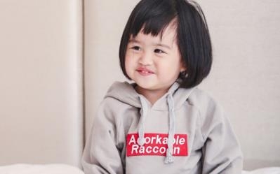 包文婧晒女儿包饺子近照 包饺子近照有没有变好看