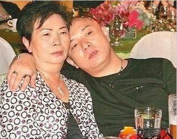 张卫健和弟弟张卫彝有什么恩怨 张卫彝是做什么的资料照片曝光