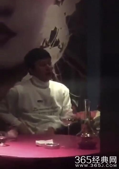 【娱情小卖部】三十一期：贾乃亮面容憔悴，深夜独自酒吧买醉，一杯又一杯看着心疼