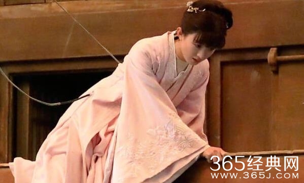 赵丽颖新戏跳水被吓哭是什么情况 赵丽颖新戏跳水为什么被吓哭