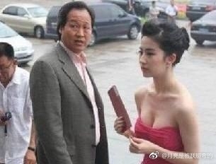 刘亦菲和陈金飞到底是什么关系 陈金飞真的是刘亦菲的干爹吗