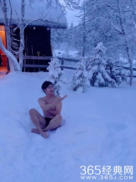 田亮穿内裤坐雪地是怎么回事 田亮为什么只穿内裤坐在雪地