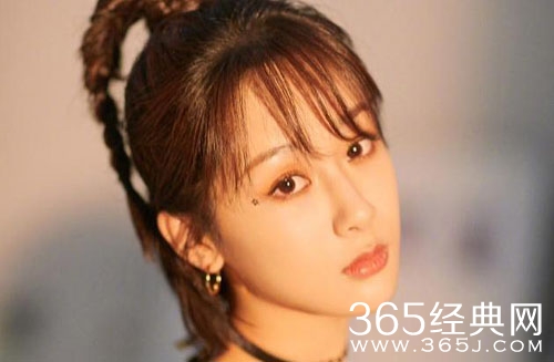 2018央视春晚杨紫表演什么节目 2018央视春晚杨紫第几个出场