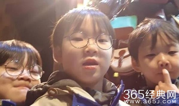 宋家三胞胎近照曝光 宋家三胞胎现在长什么样了