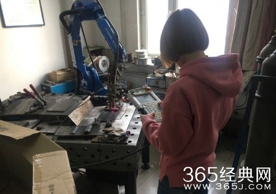 最强大脑第5季焊接专业的妹子是谁 郭海欣个人资料背景微博介绍