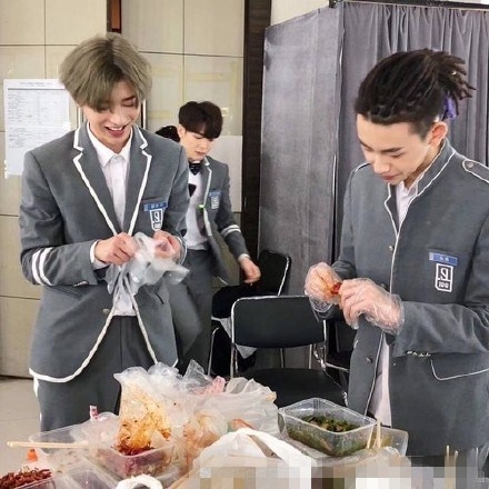 快乐大本营张艺兴请练习生吃小龙虾是哪一期 播出时间什么时候