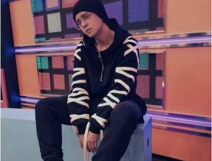 周扬青服装设计被控抄袭 周扬青服装设计抄袭谁的