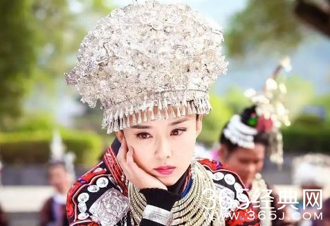 云上绣娘冯小蝶是苗族吗 云上绣娘冯小蝶身上穿的衣服是什么