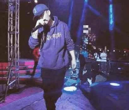 【娱情小卖部】三十五期：pgone回老家再就业，酒吧卖唱轰下台，网友：念完初二能翻盘