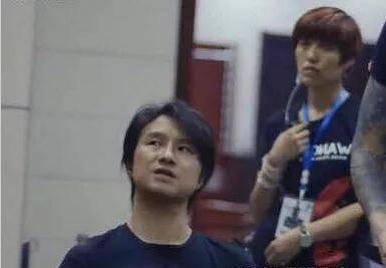 汪峰不戴眼镜什么样 汪峰不带眼镜是什么梗