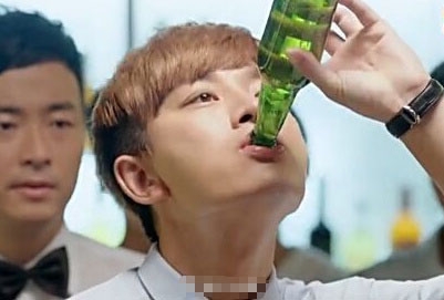 【娱情小卖部】三十五期：pgone回老家再就业，酒吧卖唱轰下台，网友：念完初二能翻盘