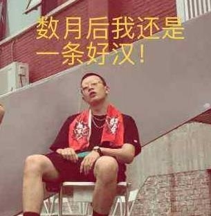 【娱情小卖部】三十五期：pgone回老家再就业，酒吧卖唱轰下台，网友：念完初二能翻盘