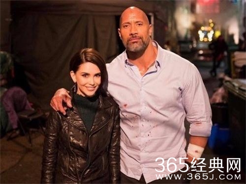 巨石强森搭档昆凌不忘提及周杰伦 巨石强森搭档昆凌出演摩天大楼讲了什么故事