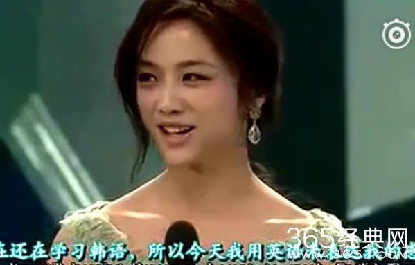 汤唯三国语言颁奖把韩国主持看愣 汤唯韩国三国语言颁奖视频观看地址