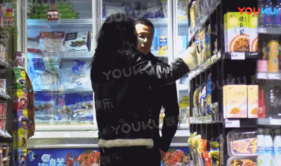 杨坤与90后女友相差多少岁 杨坤90后女友身份及大尺度照片遭扒