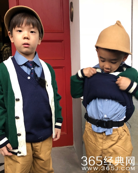 应采儿晒嗯哼Jasper合照 嗯哼Jasper谁大一些