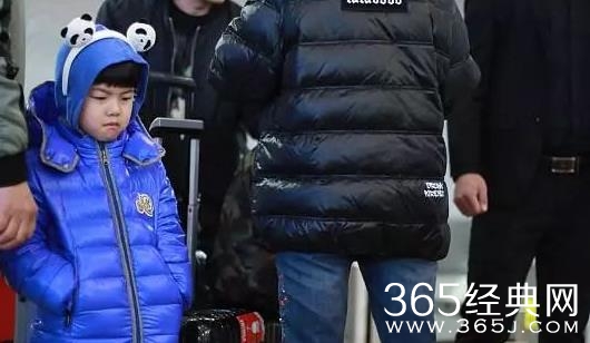 安吉边哭边为粉丝签名是什么情况 安吉为什么哭着给粉丝签名