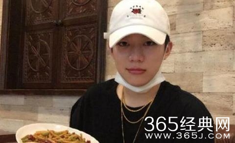 贾乃亮早期旧照曝光神似PG One 贾乃亮PG One撞脸对比照