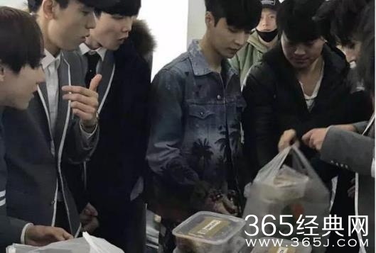 【红绿鲤娱】第三十一期：张艺兴小绵羊人设崩塌 露出真面目的张艺兴让人又爱又怕