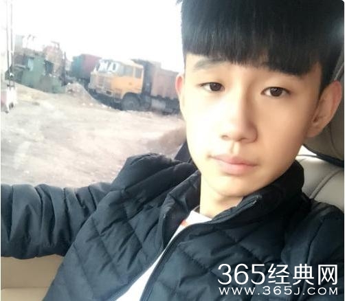 王者荣耀骚白为什么那么火 骚白真人叫什么资料照片遭扒