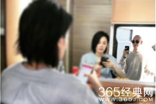 王菲春狗年春晚试妆照曝光 王菲春狗年春晚试妆照什么样